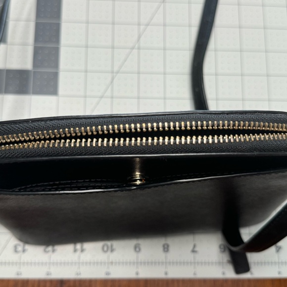 Black Kate Spade small cross body purse - Picture 5 of 6